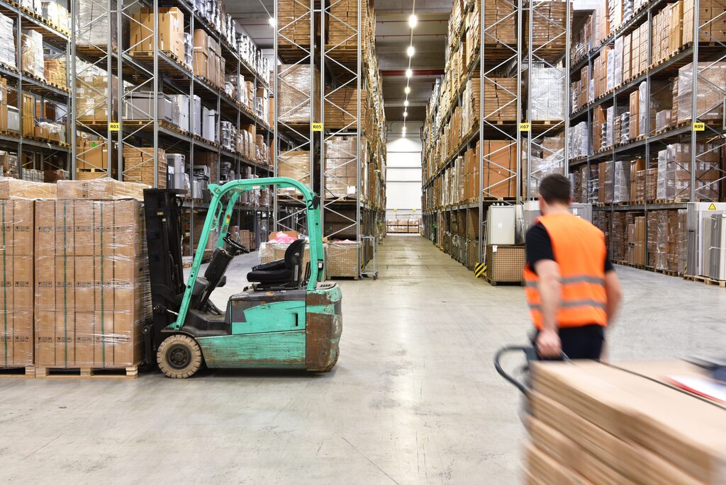 For warehouses with upper floors or mezzanine areas, companies should consider whether the storage arrangement, equipment layout, and evacuation routes remain appropriate during and after an earthquake.