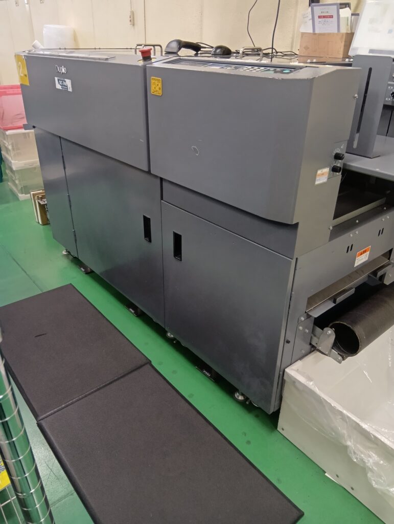 A paper cutting machine