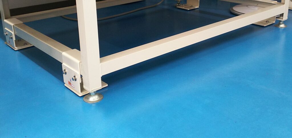 Install ProSeven on the legs and secure it firmly to the floor with strong adhesive.