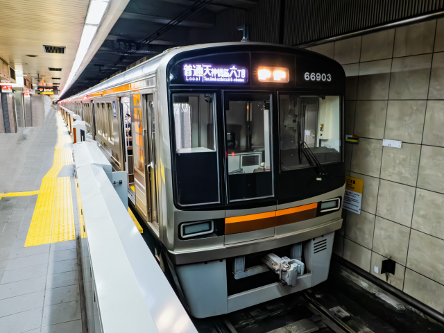 Earthquake-resistant retrofitting is underway at subway stations and on trains, and emergency lighting and other equipment have been installed to prepare for power outages.
